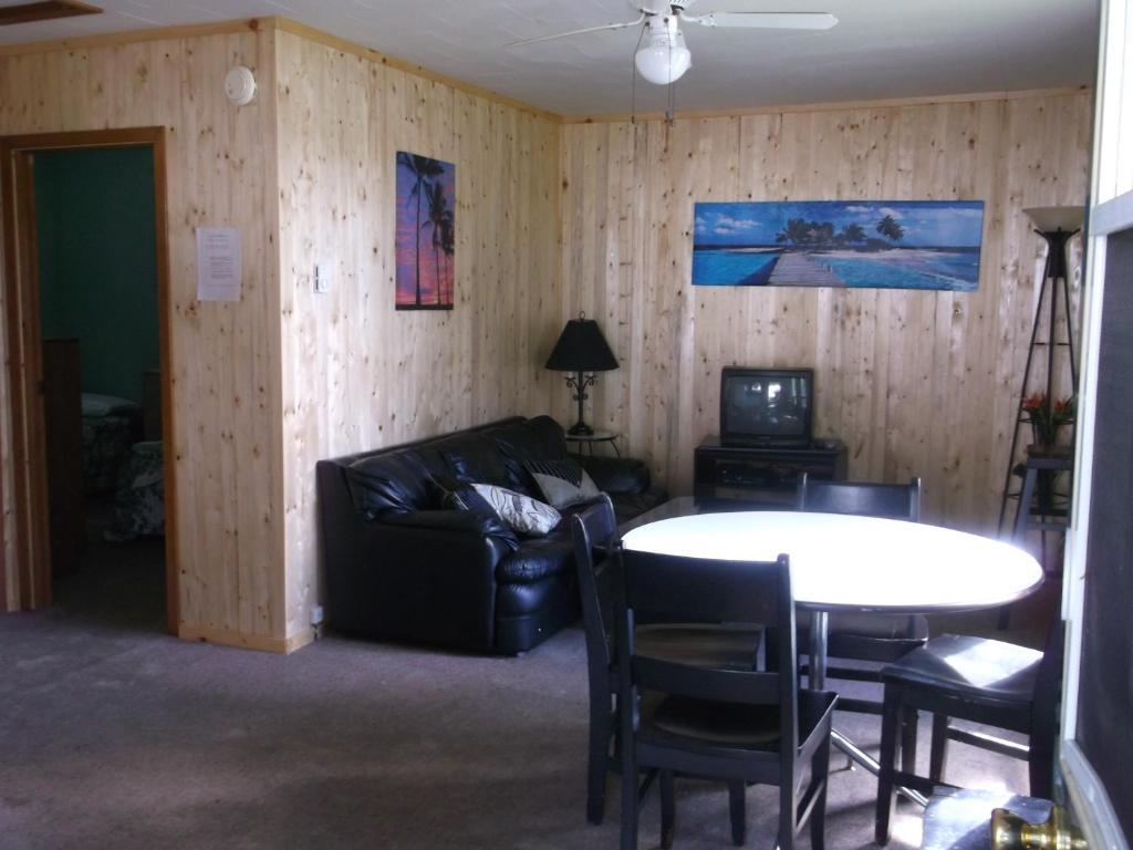 Chalkley'S Sandy Bay Cottage Resort Nipissing Beach エクステリア 写真
